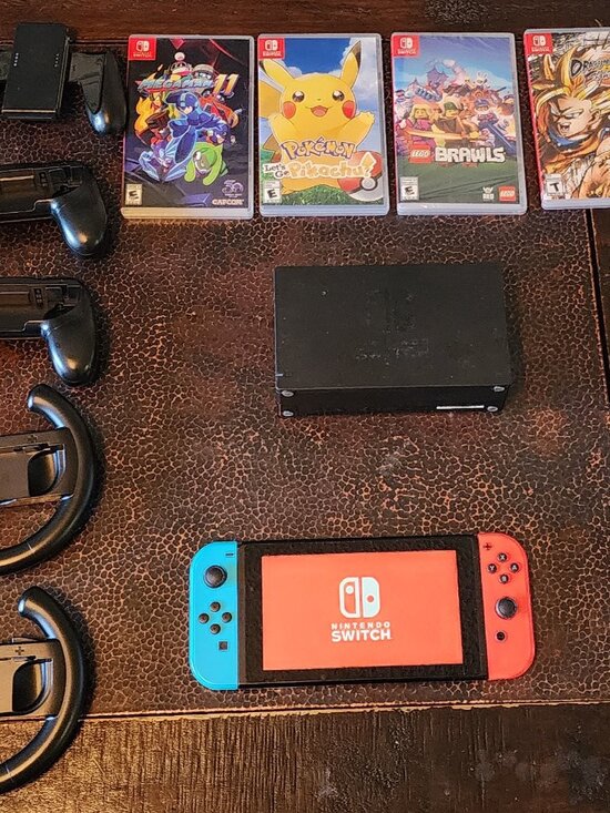 Nintendo Switch HAC-001 Console Bundle w/ Games + Accessories LIKE NEW - Picture 1 of 16